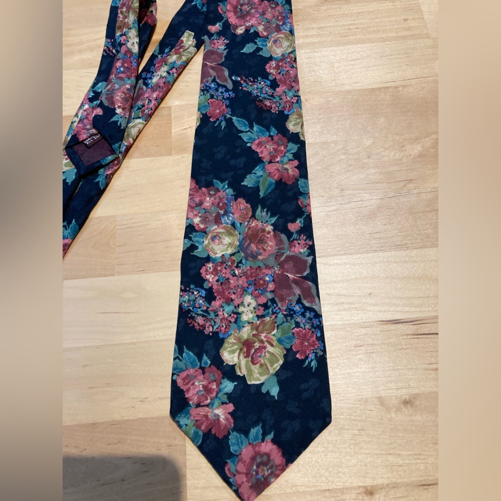 Men’s floral Italian silk necktie